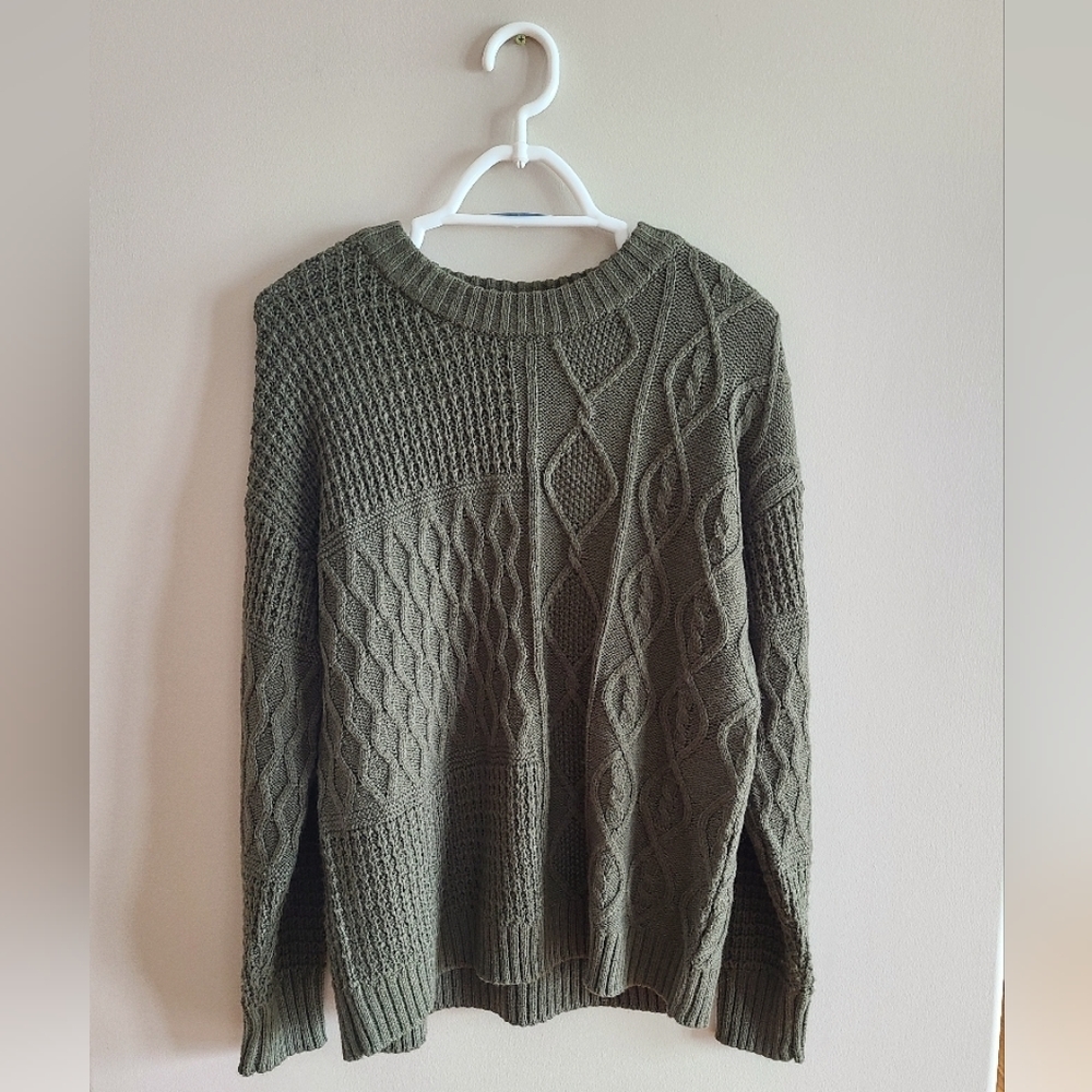 Time and Tru Chunky Knit Olive Sweater